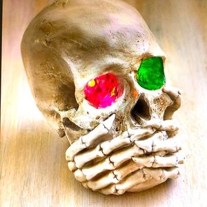 Color changing skull